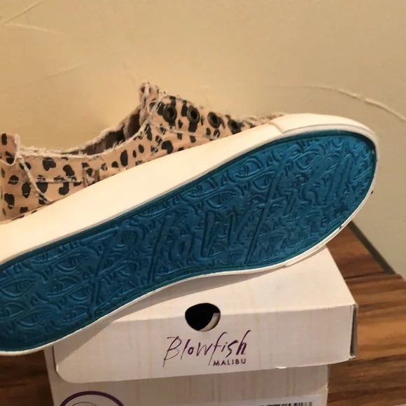 Blowfish Play Latte Spots canvas leisure shoe. Size 6.5 - Picture 5 of 5